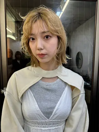 ミディアム カラー パーマ 顔周りレイヤーカット ブリーチminamiのヘアスタイル