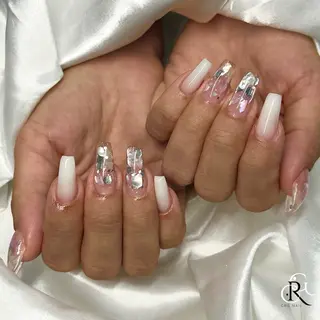 セミロング 美フォルムスカルプ✨ RENAのネイルデザイン