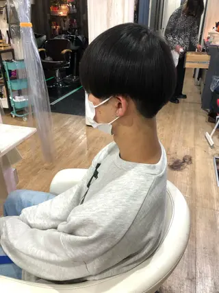 メンズ white.梅田 デザインカラー🦄のヘアスタイル