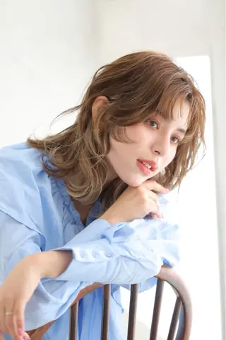 ミディアム attra アトラのヘアスタイル