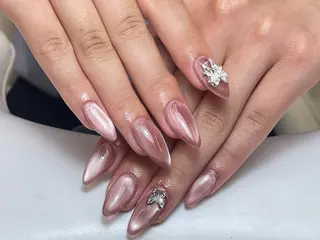 ロング トゥ ヒェンのネイルデザイン