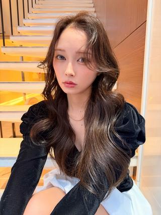 セミロング カラー AiM 大名　似合わせカットのヘアスタイル