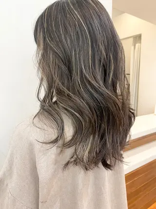 カラー KAEDE🎀 ハイライトのヘアスタイル
