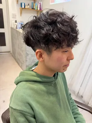 ミディアム パーマ メンズ 似合う髪型見つけます AYAKAのヘアスタイル