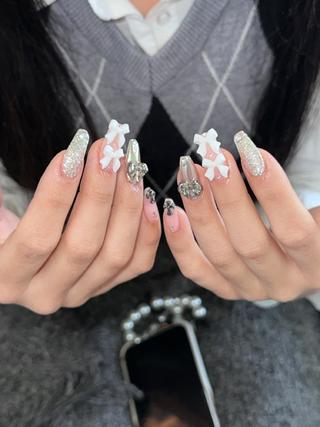 ネイル ♱˖⁺ 𝒎𝒐𝒑𝒊 ⁺のネイルデザイン