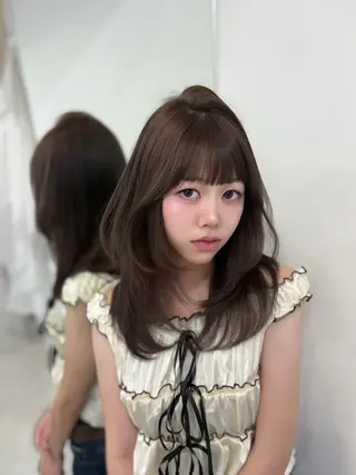 セミロング ワンホンヘア 🤍𝑀𝐼𝐻𝑂のヘアスタイル