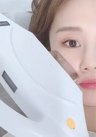 new me"のネイルデザイン