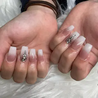 ミディアム ネイル Y. Sのネイルデザイン