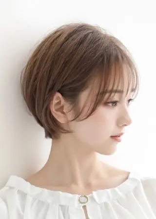 ショート カラー AnFye une qatllのヘアスタイル