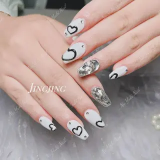 ネイル 🦋 Queenieのネイルデザイン