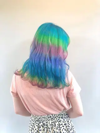 ミディアム カラー パーマ ヘアアレンジ 推し活専用 【派手髪】飯野ゆかりのヘアスタイル