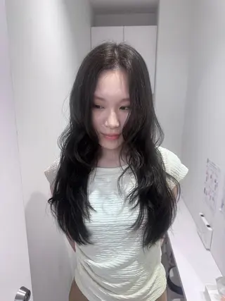 ロング 透明感カラー🫧⌇ AO🫐🩵のヘアスタイル
