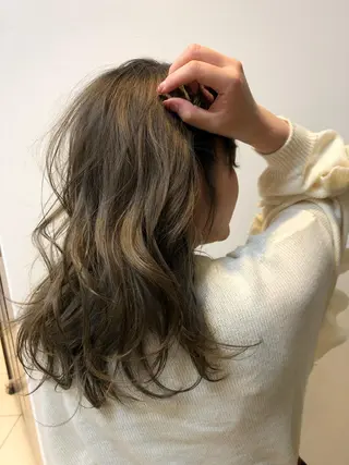 セミロング カラー 似合わせ レイヤー須川のヘアスタイル