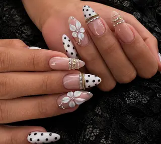 ネイル Royal Nailのネイルデザイン