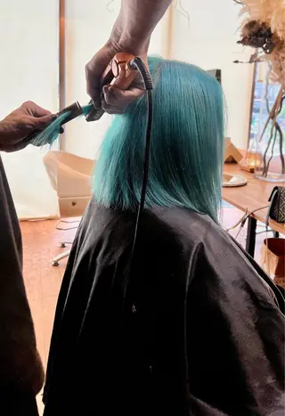 ミディアム カラー 両国駅徒歩1分⭐️ アイロン仕上げのヘアスタイル