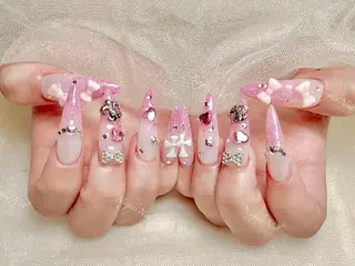 ネイル 🦋 Queenieのネイルデザイン