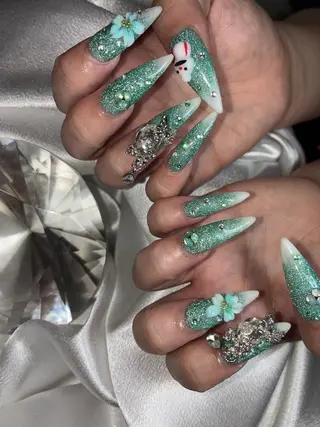 ミディアム YOKOSUKA NAILS💅🩶のネイルデザイン