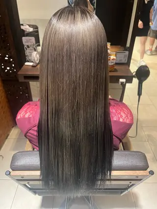 ロング カラー Aina🩶 レディースカット🩶のヘアスタイル