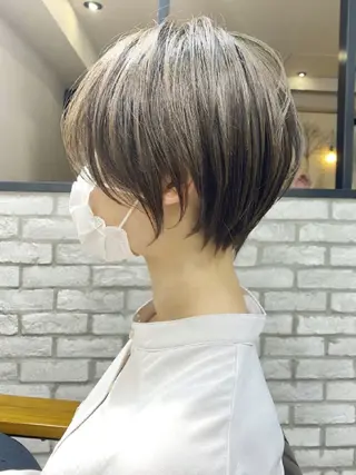 ショート 山嵜 菜織のヘアスタイル