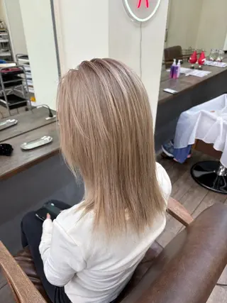 カラー WEST OLAND 黒坂佳乃のヘアスタイル
