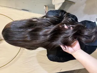 ロング カラー ルミエール ブリーチ/ハイトーンのヘアスタイル