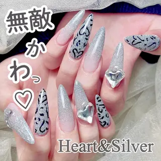 ネイル Queenie 🦋のネイルデザイン