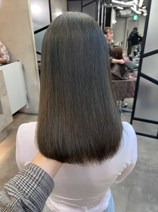 ミディアム カラー ムラの出ない艶カラー レイヤーカット千葉のヘアスタイル