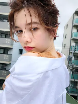 ショート カラー パーマ 顔周りレイヤーカット ブリーチminamiのヘアスタイル