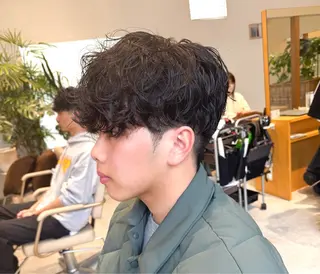 ミディアム パーマ メンズ 服部 雄輝のヘアスタイル