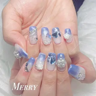ネイル 🦋 Queenieのネイルデザイン