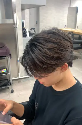 ミディアム パーマ ヘアアレンジ メンズ 🔥ニュアンス フェザー小林海斗🔥のヘアスタイル