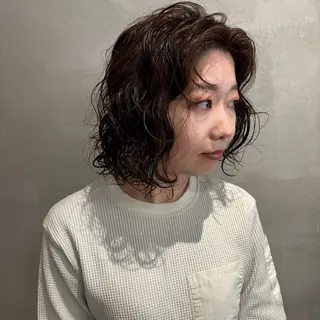 ミディアム パーマ 瑠己杏 :ボブ/ ハイトーンワンカラーのヘアスタイル