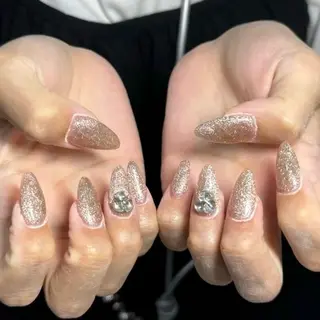 ネイル LAVISH momoneのネイルデザイン