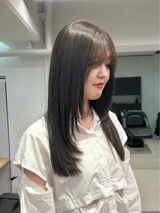 セミロング カラー lomalia moekaのヘアスタイル