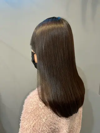 セミロング カラー グレイカラー🩶 藤田彩花のヘアスタイル