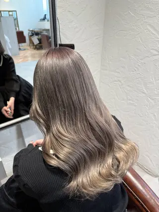 カラー 高橋 聖愛のヘアスタイル