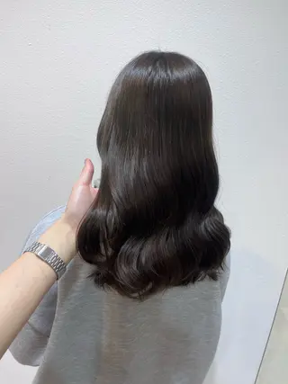 カラー NEIRO/ベージュ /グレージュのヘアスタイル