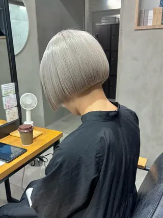ショート カラー 井上 唯のヘアスタイル