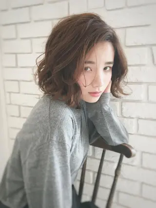 ミディアム カラー 沖 宜志のヘアスタイル