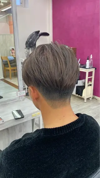 ショート カラー メンズ 佐藤 萌世のヘアスタイル