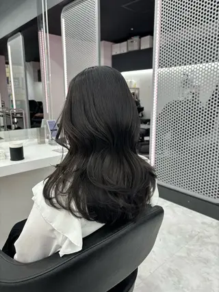 ロング カラー 抜け感レイヤー︴ ニュアンスカラーのヘアスタイル