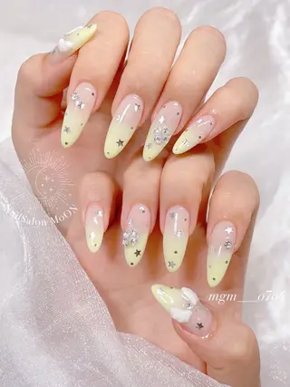MoON...❤︎ MeGuのネイルデザイン