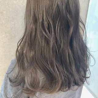 ロング カラー 梅本 有希のヘアスタイル