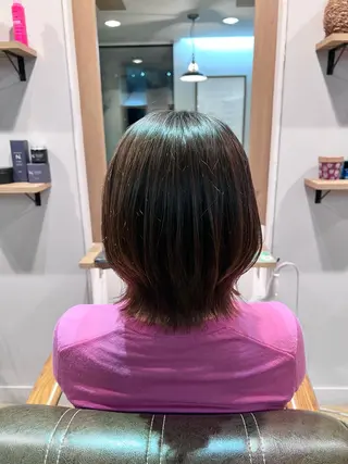 ミディアム カラー ツキダテ ユイのヘアスタイル
