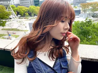 ミディアム カラー 久永 悠加のヘアスタイル