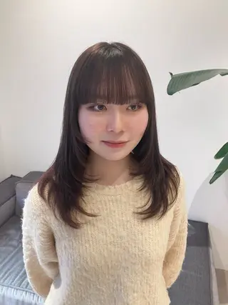 セミロング サキ🤍ハイトーン 🪩レイヤーカットのヘアスタイル
