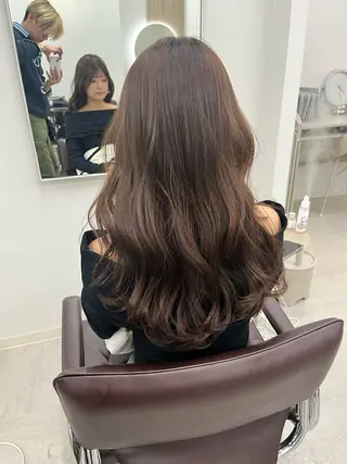 ミディアム カラー ヘアアレンジ 指名1位・六三四🌻 まとまり続くレイヤーのヘアスタイル