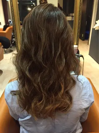 セミロング カラー ハイトーンブリーチ 土坂 由志【京都】のヘアスタイル
