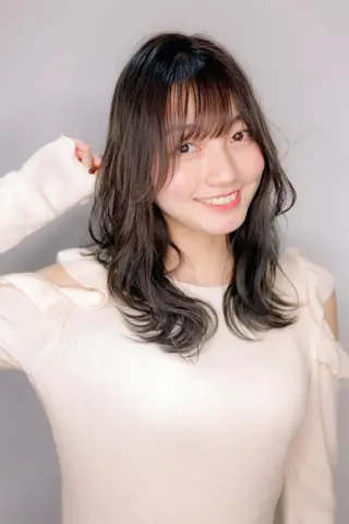 ミディアム 浅香 美加のヘアスタイル