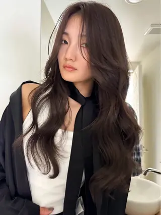 ロング カラー 三野宮 莉羽のヘアスタイル